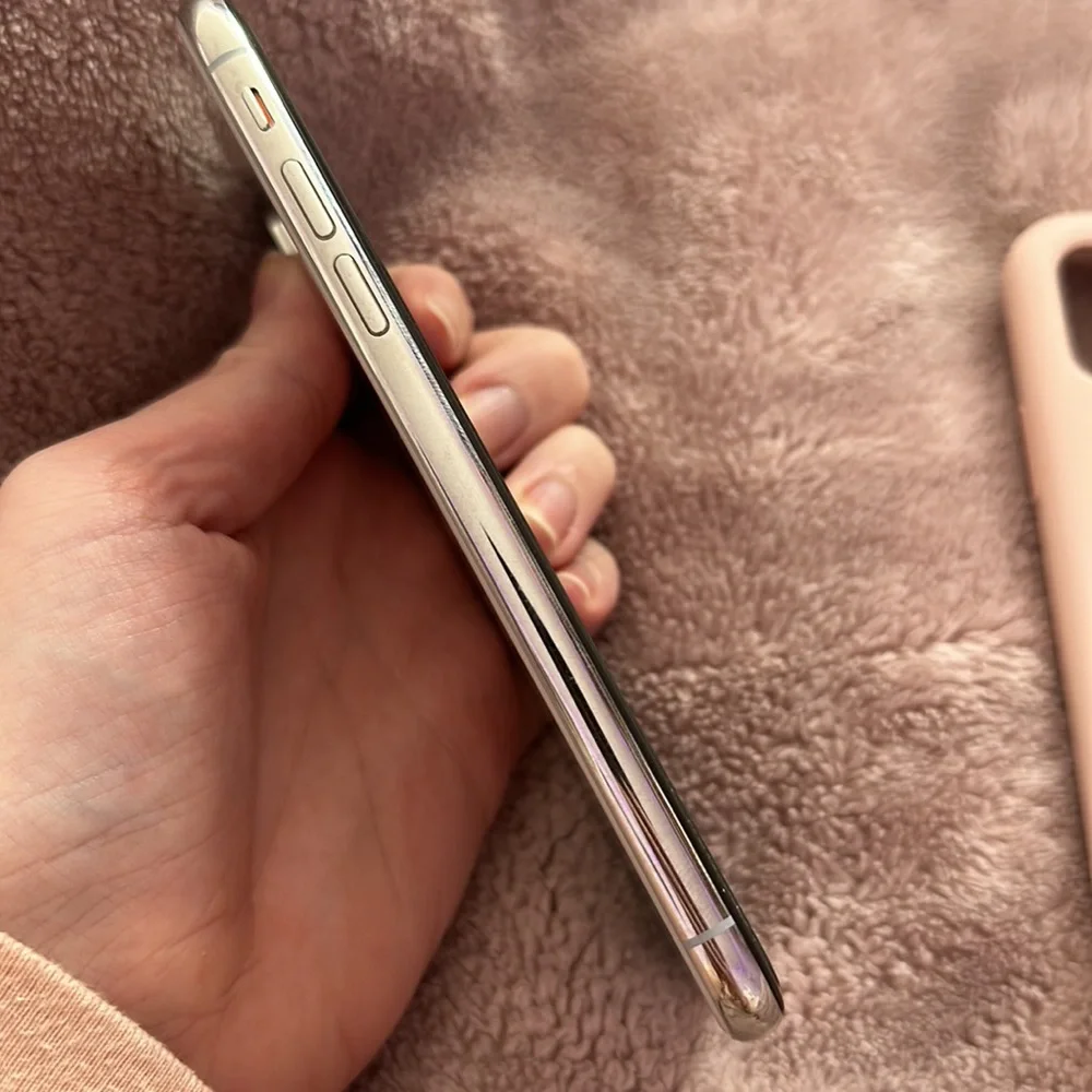 IPhone XS 64GB unlocked with cases